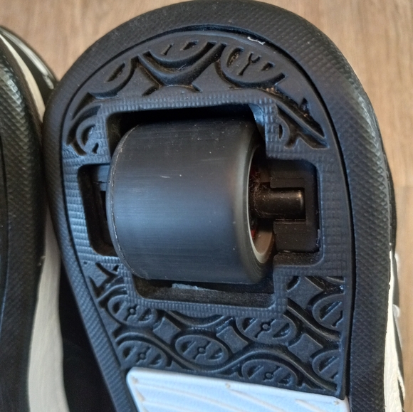 Heelys Youth Sneakers - Picture 9 of 10